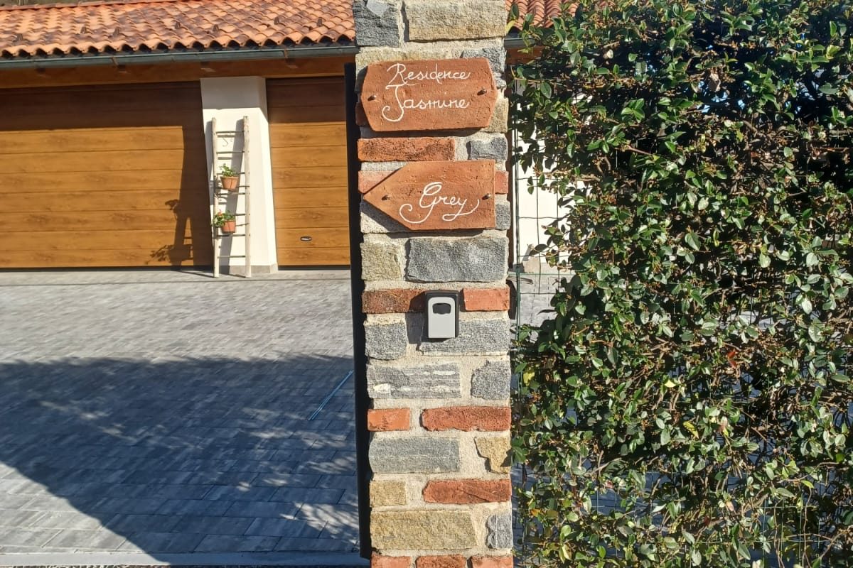 Esterno1